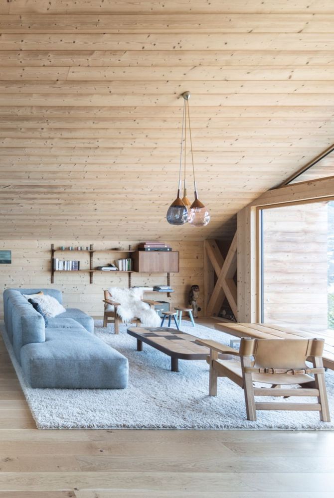 Trang trí phòng khách bằng gỗ cạnh núi