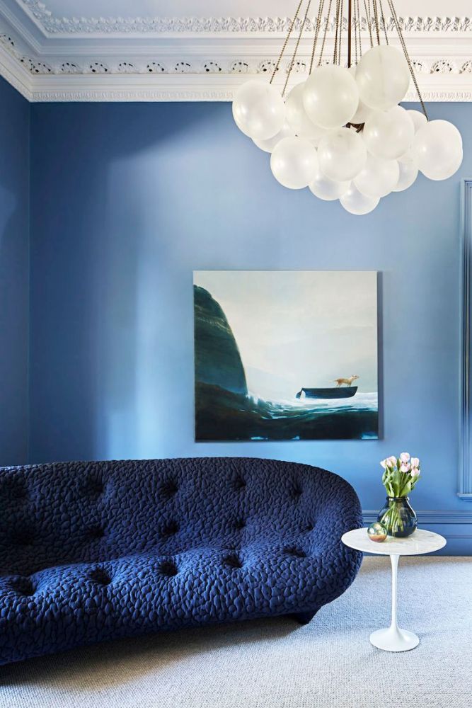 Mảng màu xanh tối giản cho phòng khách